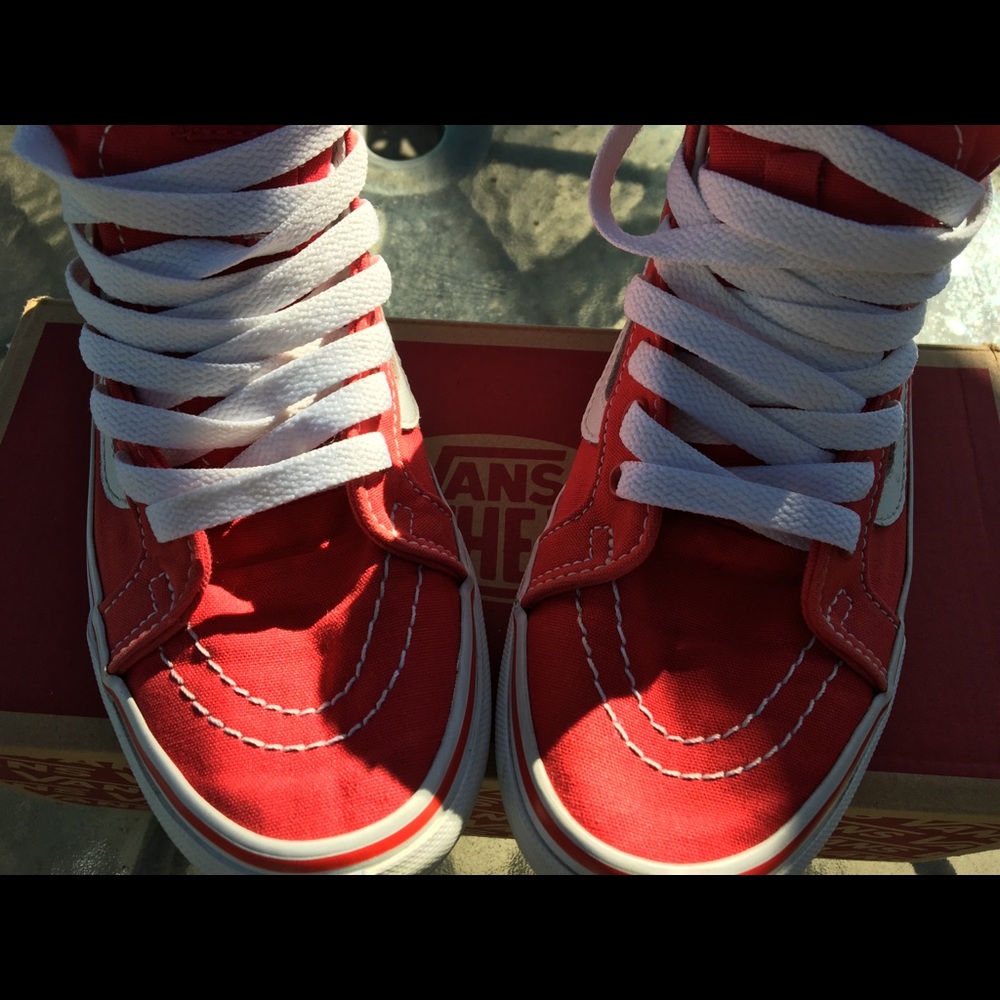 Red vans ! - Picture 4 of 8